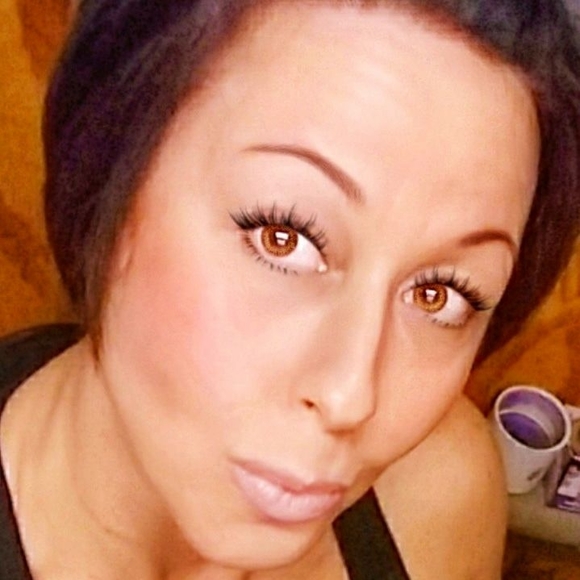 Meet your Posher, Ava - Picture 1 of 1